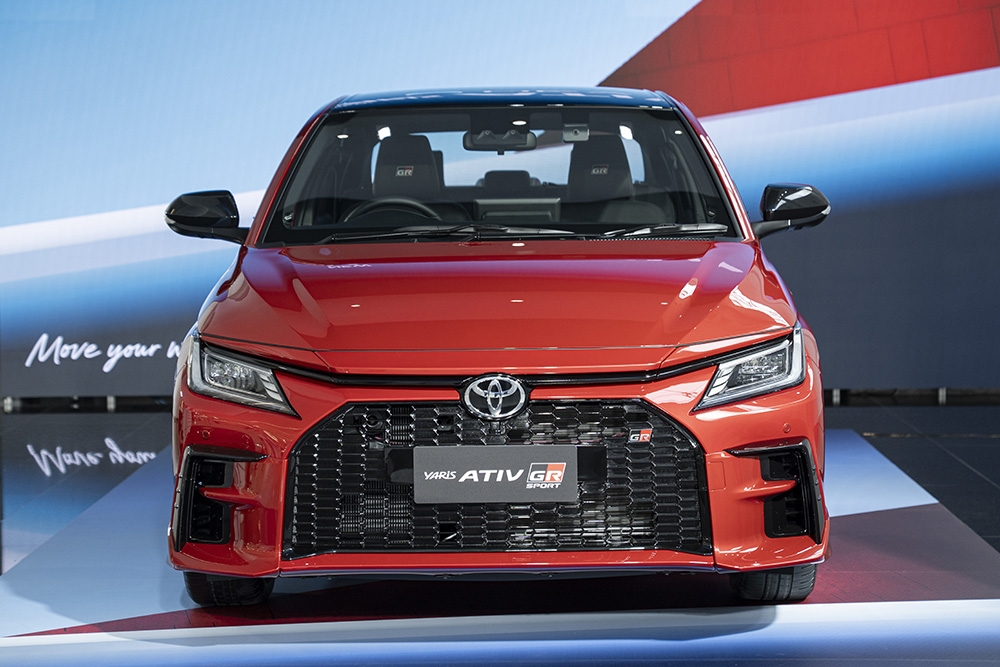 toyota vios hev hev gr sport 6