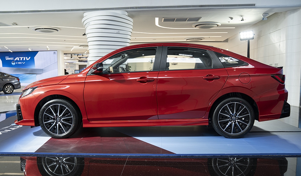 toyota vios hev hev gr sport 8