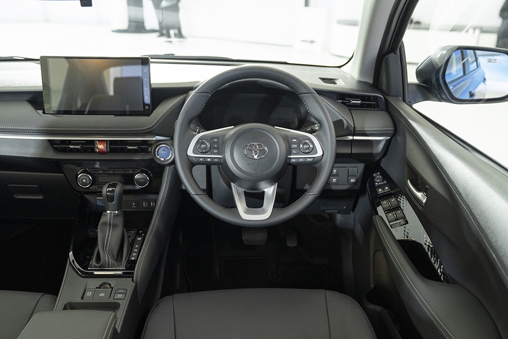 toyota vios hev premium 26