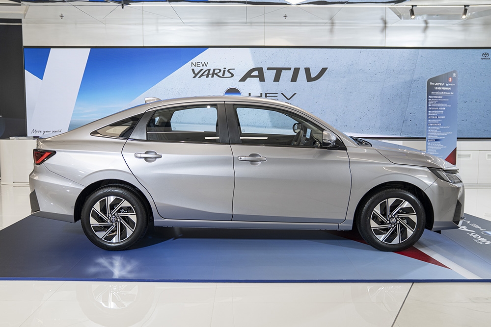 toyota vios hev premium 7
