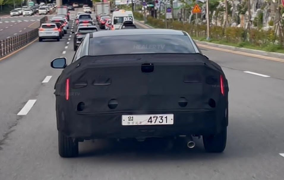 hyundai elantra chay thu 1