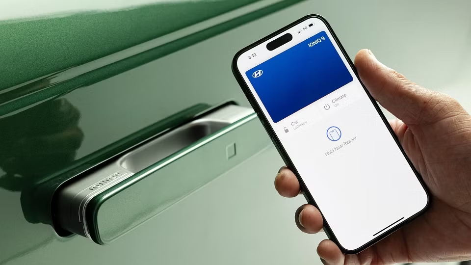 xe hyundai mo cua bang dien thoai 1