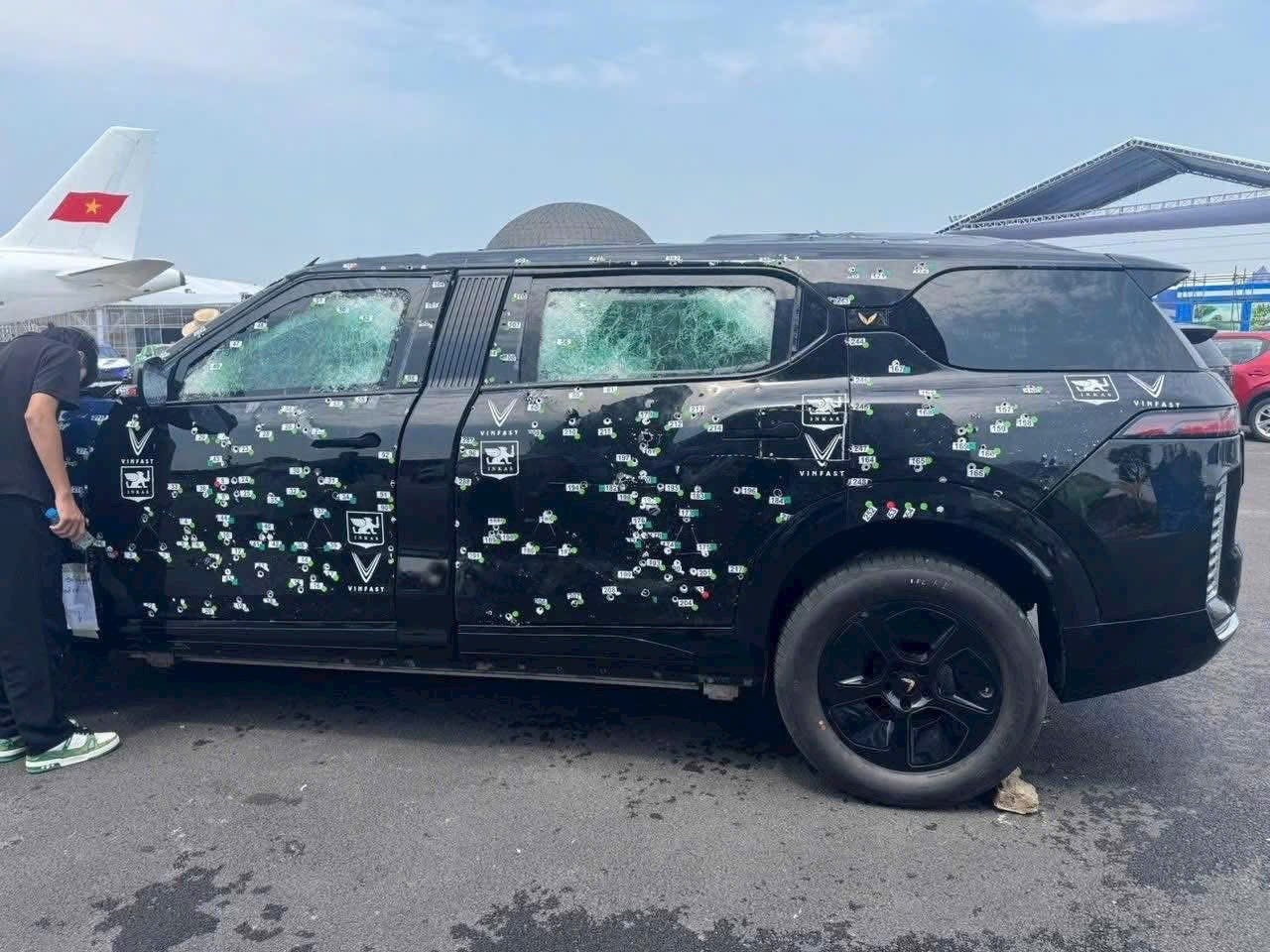 xe vinfast chong dan 1