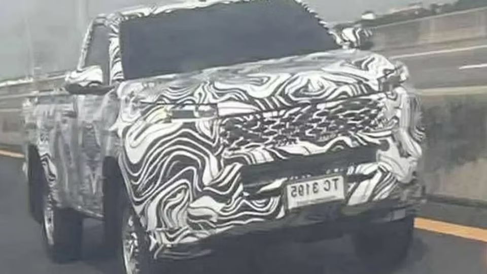 toyota hilux 2026 chay thu 3