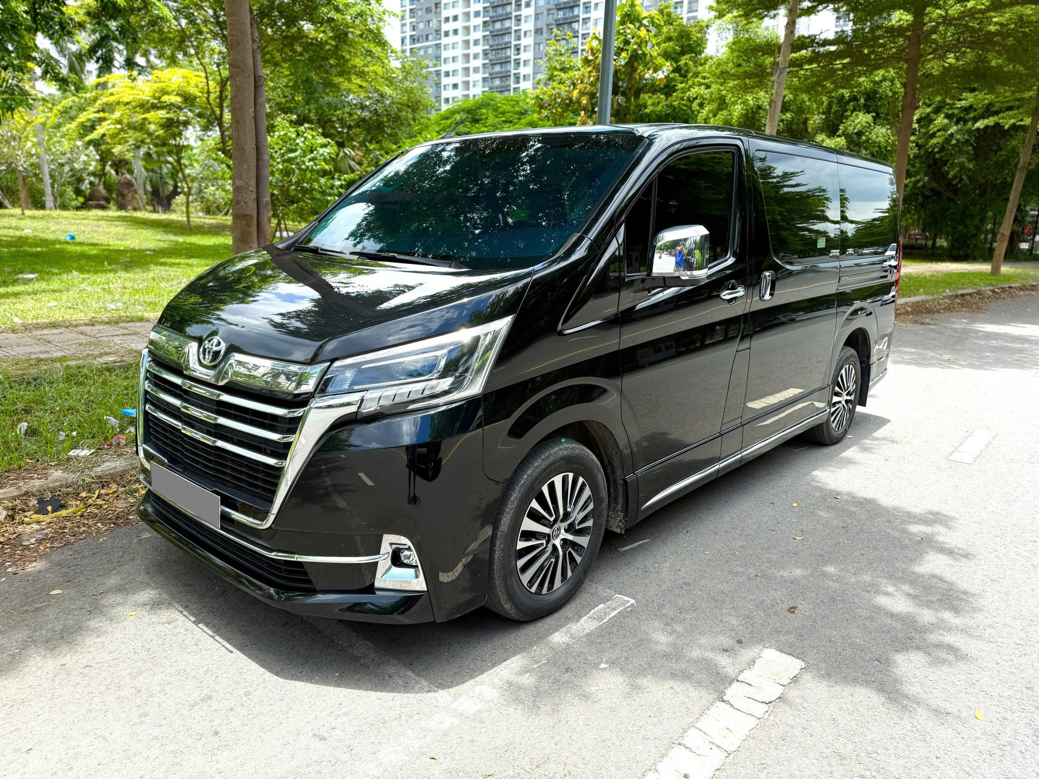 Chiếc Toyota đã qua sử dụng này phù hợp với gia đình 9 người: Nhập Nhật, máy dầu, rộng hơn Kia Carnival, giá rao đắt hơn Mercedes GLC 300- Ảnh 4. Chiếc Toyota đã qua sử dụng này phù hợp với gia đình 9 người: Nhập Nhật, máy dầu, rộng hơn Kia Carnival, giá rao đắt hơn Mercedes GLC 300- Ảnh 4.