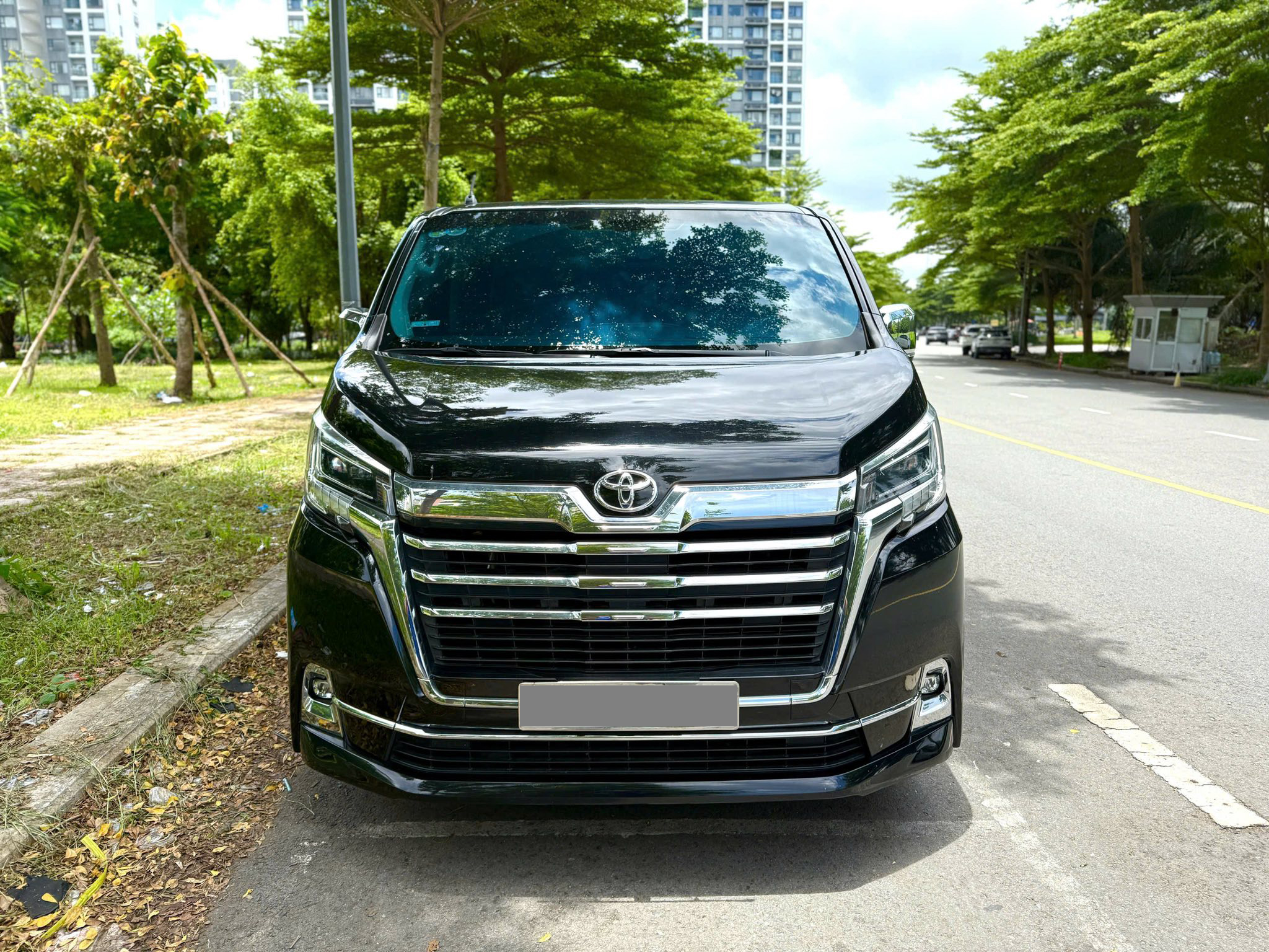 Chiếc Toyota đã qua sử dụng này phù hợp với gia đình 9 người: Nhập Nhật, máy dầu, rộng hơn Kia Carnival, giá rao đắt hơn Mercedes GLC 300- Ảnh 5. Chiếc Toyota đã qua sử dụng này phù hợp với gia đình 9 người: Nhập Nhật, máy dầu, rộng hơn Kia Carnival, giá rao đắt hơn Mercedes GLC 300- Ảnh 5.