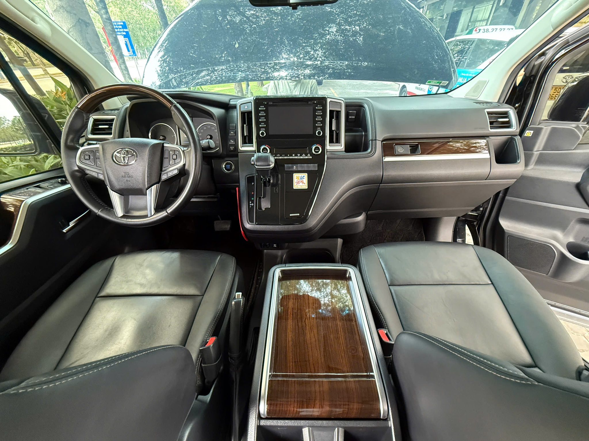 Chiếc Toyota đã qua sử dụng này phù hợp với gia đình 9 người: Nhập Nhật, máy dầu, rộng hơn Kia Carnival, giá rao đắt hơn Mercedes GLC 300- Ảnh 3. Chiếc Toyota đã qua sử dụng này phù hợp với gia đình 9 người: Nhập Nhật, máy dầu, rộng hơn Kia Carnival, giá rao đắt hơn Mercedes GLC 300- Ảnh 3.