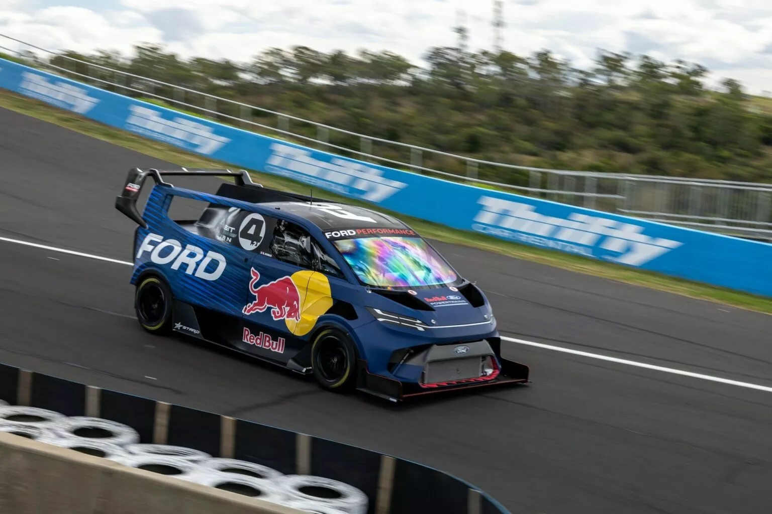 ford transit supervan 1