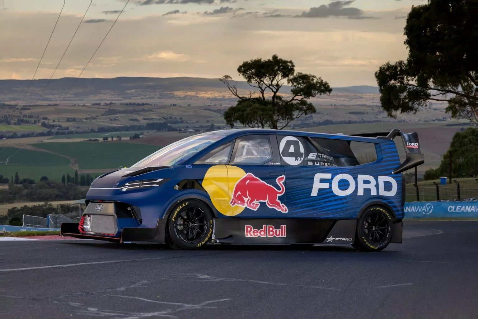 ford transit supervan 2