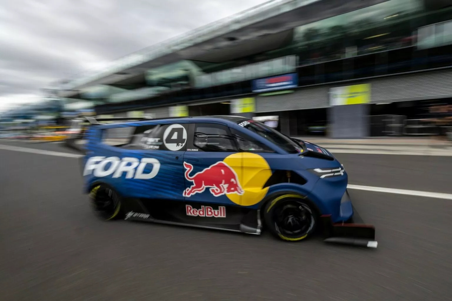 ford transit supervan 3