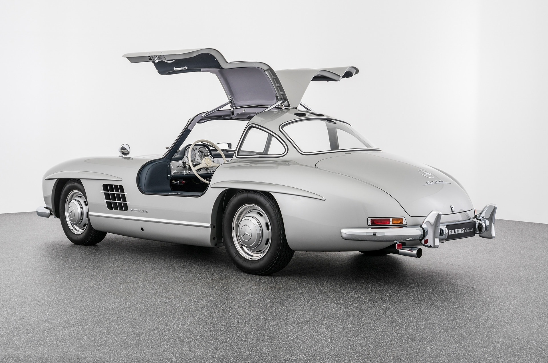 Mercedes-Benz 300 SL triệu đô bất ngờ xuất hiện tại Việt Nam, CĐM lập tức gọi tên một người xứng đáng làm chủ nhân siêu phẩm- Ảnh 13. Mercedes-Benz 300 SL triệu đô bất ngờ xuất hiện tại Việt Nam, CĐM lập tức gọi tên một người xứng đáng làm chủ nhân siêu phẩm- Ảnh 13.