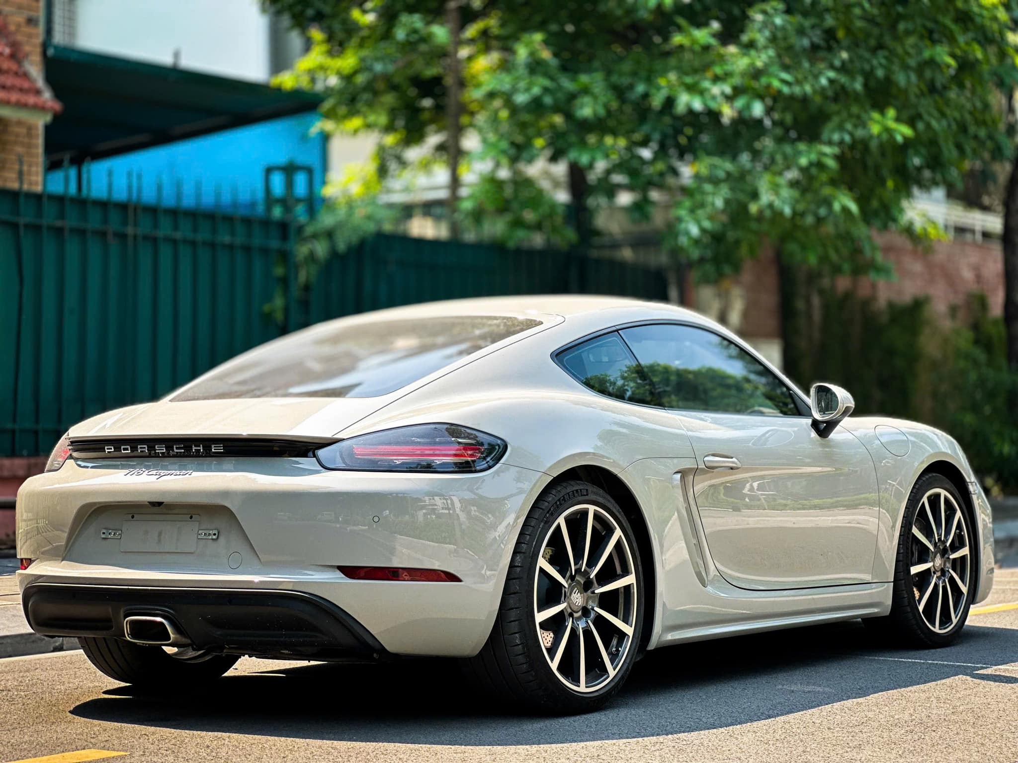 718 cayman 1