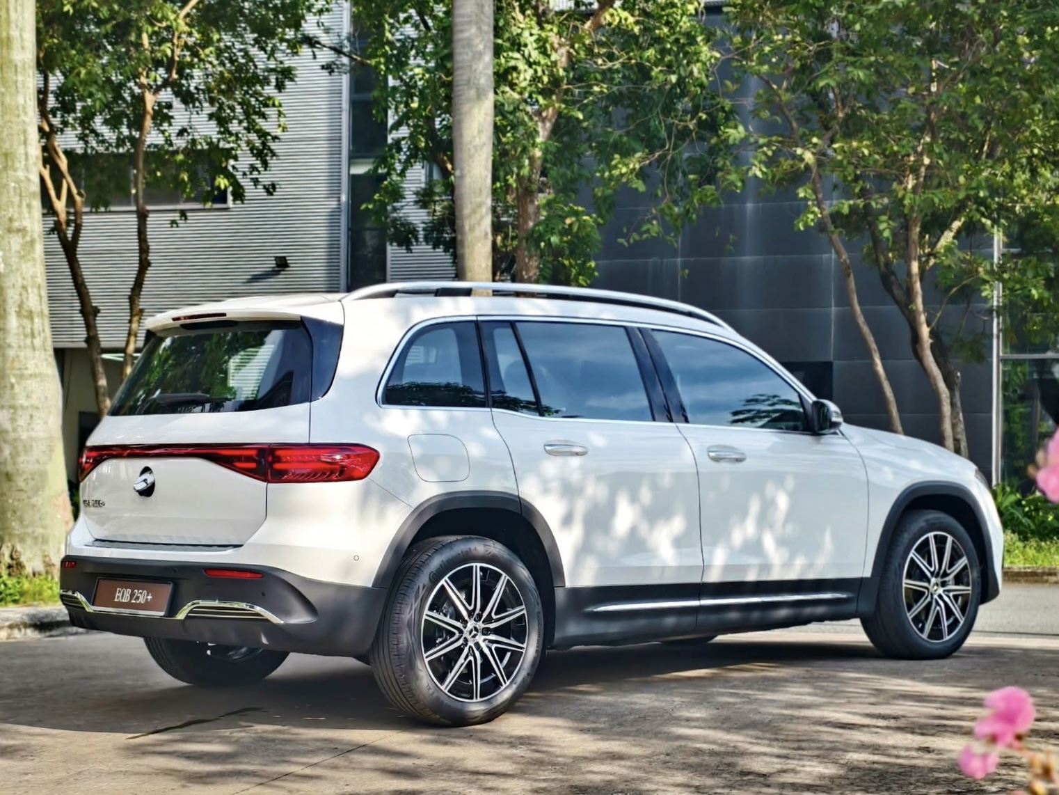 mercedes benz eqb250 2