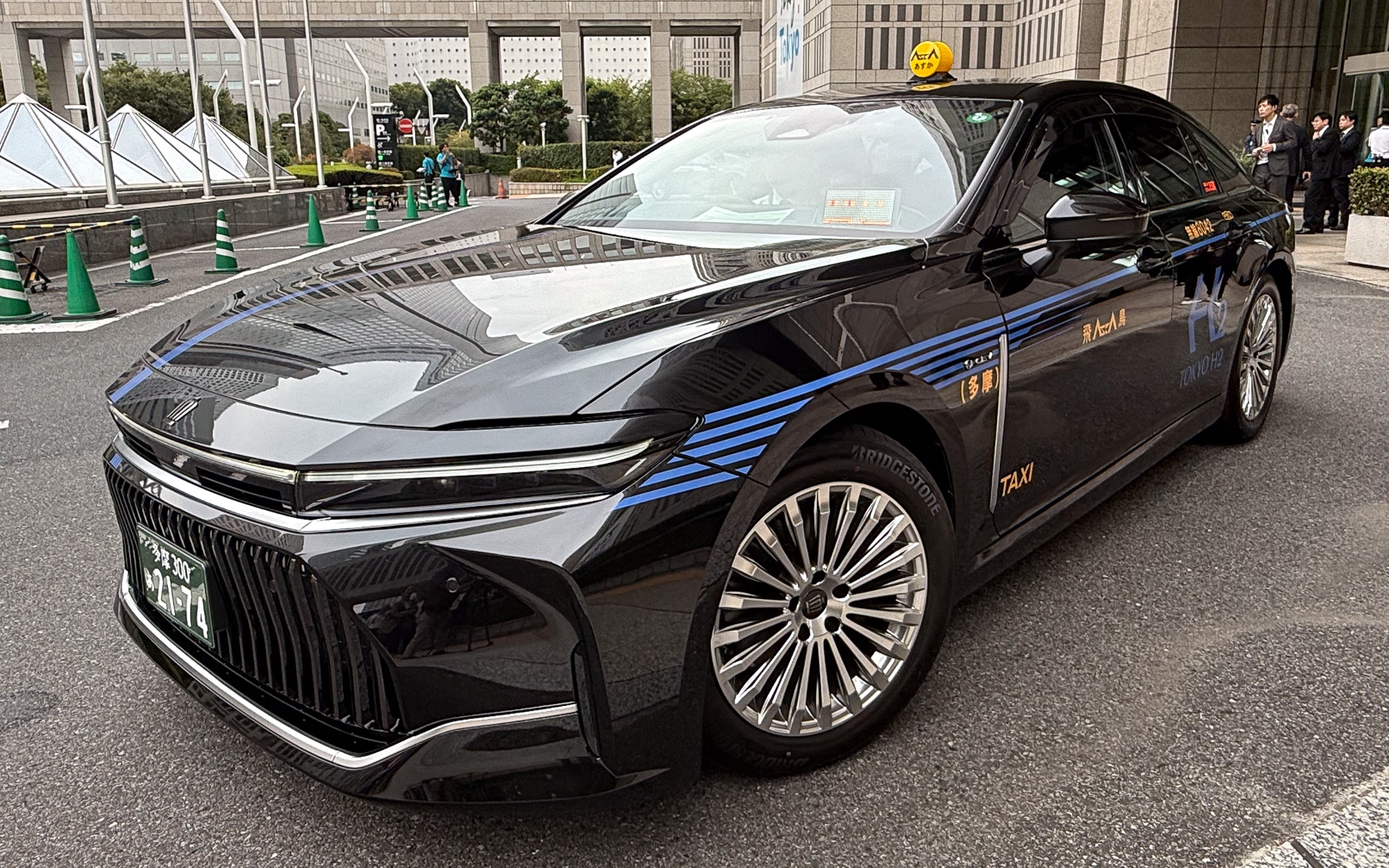 toyota crown hydro taxi 3