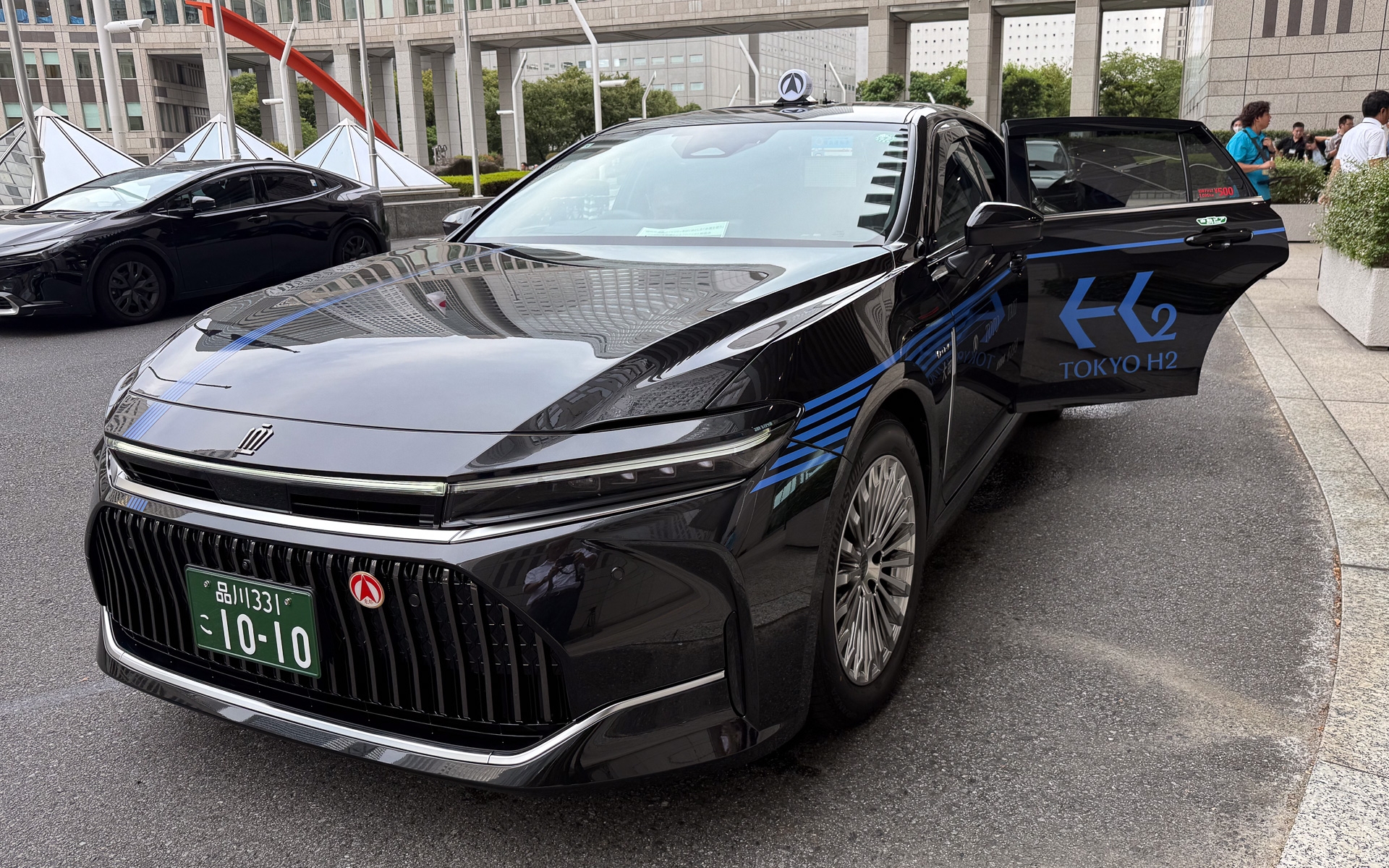 toyota crown hydro taxi 5