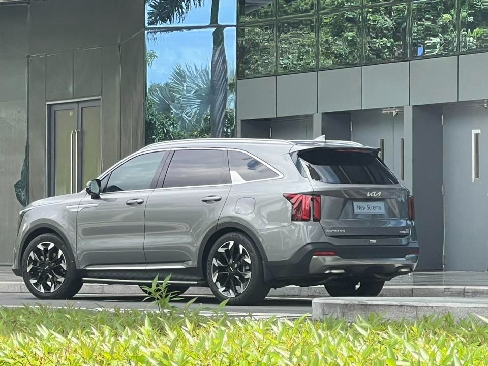 Kia Sorento 2025 chốt ra mắt Việt Nam ngày mai: Giá đồn đoán từ trên 1 tỷ đồng, sẽ có cả bản xăng và dầu- Ảnh 4.