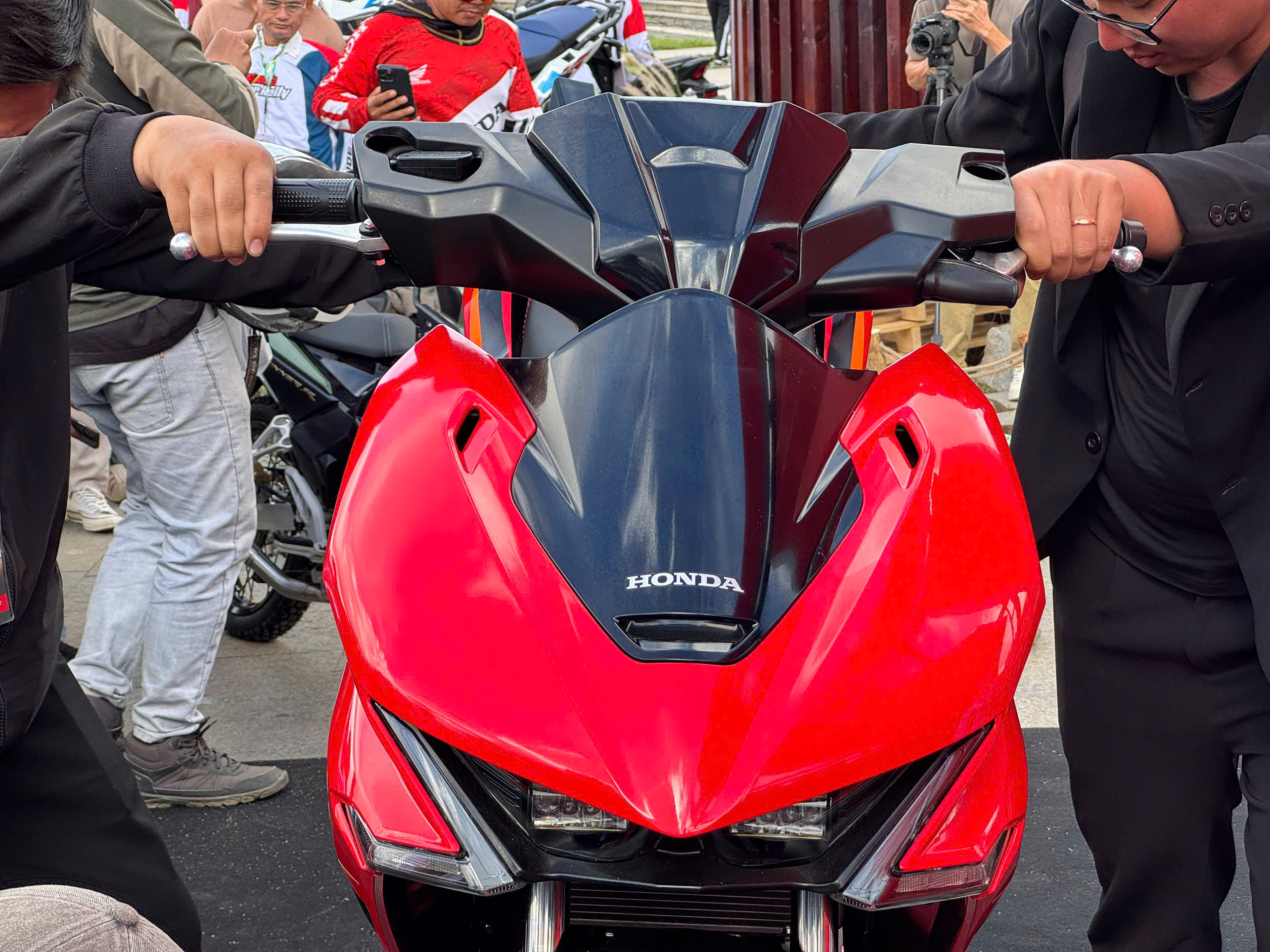 z700810348622943a552be93580a0dfd847f083fc7ac24