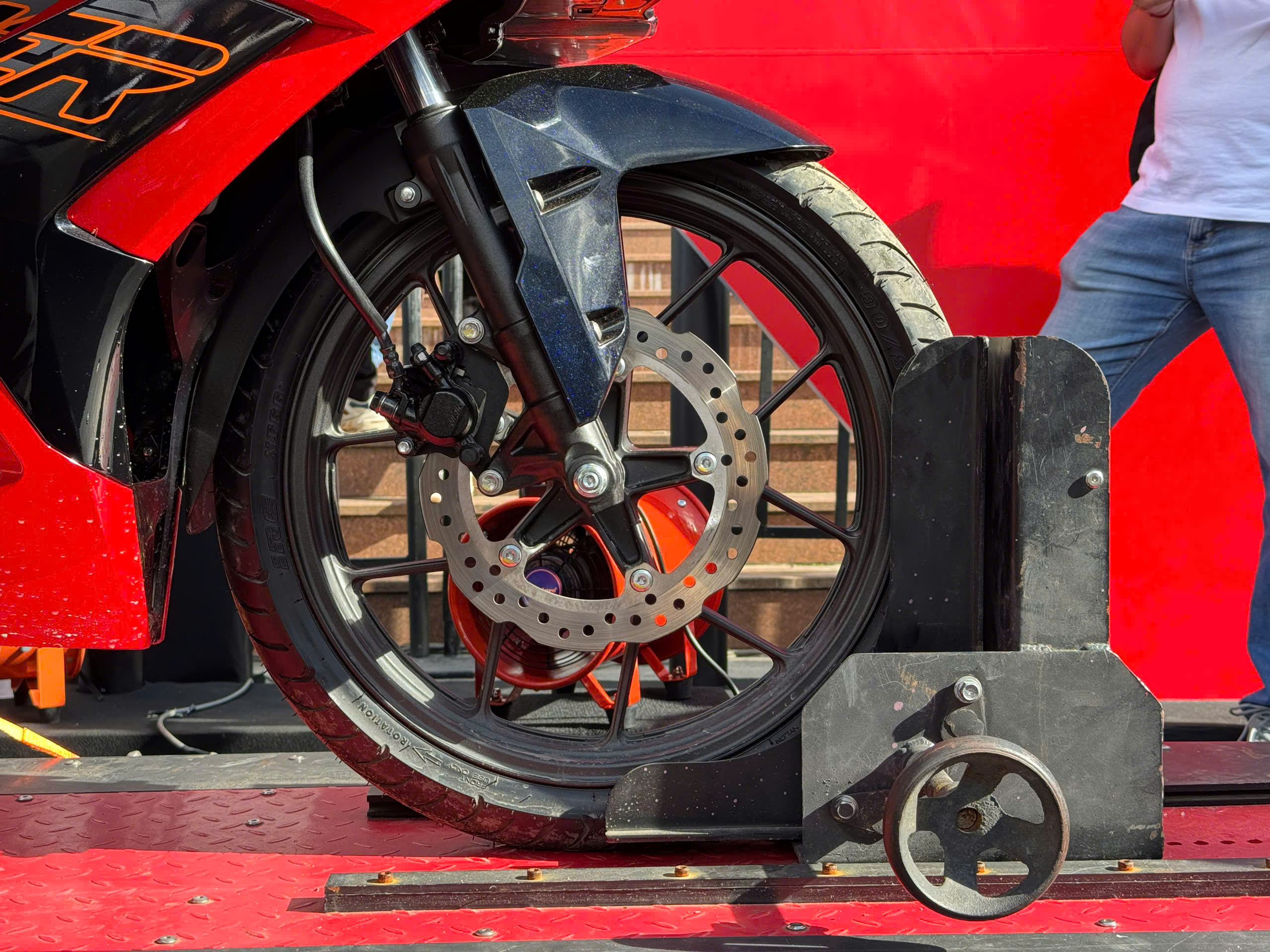 z7008103674240ae1d74fb4d7c615318670df5e05e680b