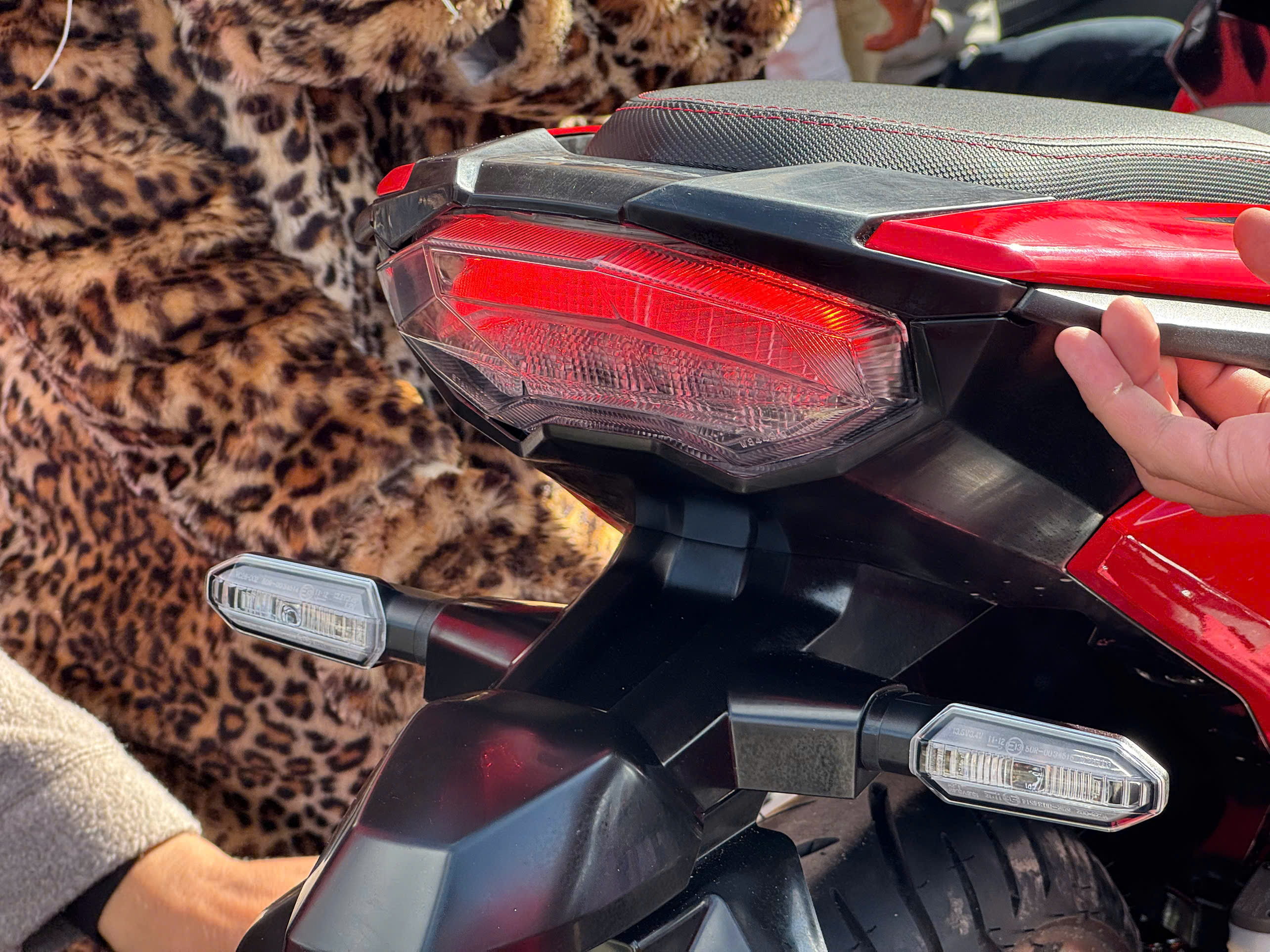 z700810378982215e19e677263a506db398421bbc6571a