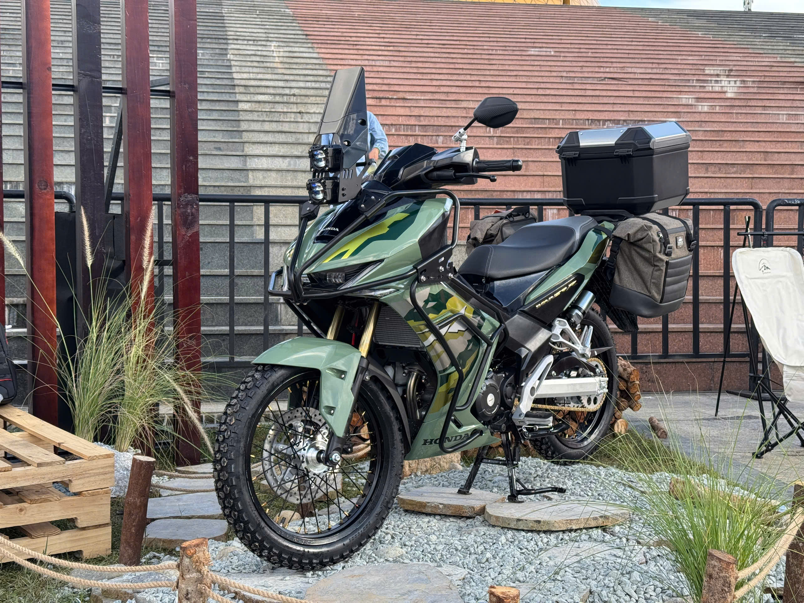 z7008103867811e5db3302156944f59053cf151cadf700