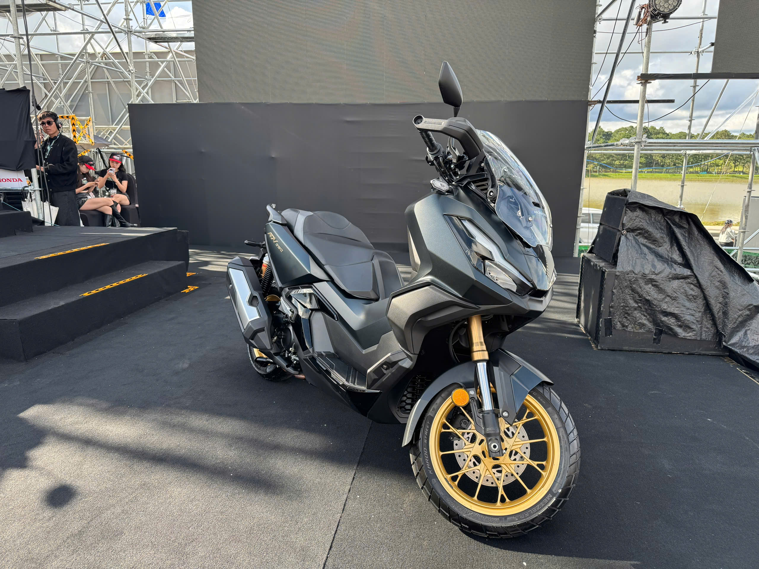 z70081378567781796880e0b89f7fee069665beca1e15e