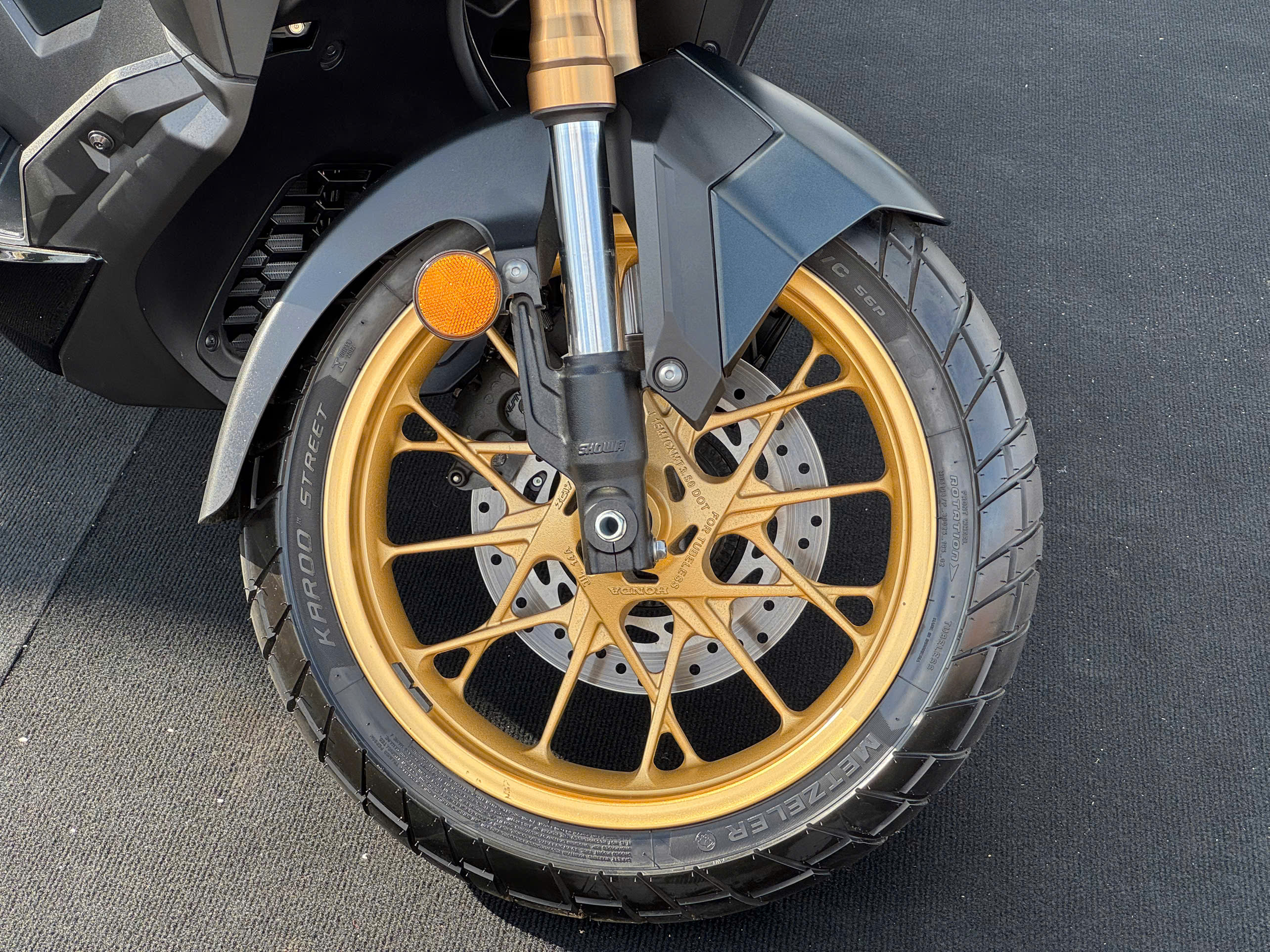 z700813792551100f4b7ea3af9ab51ff1c851beff37099