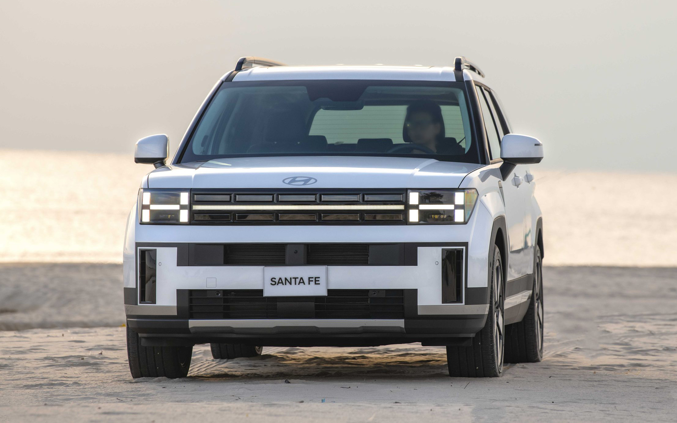 hyundai santafe white bien 7 scaled1