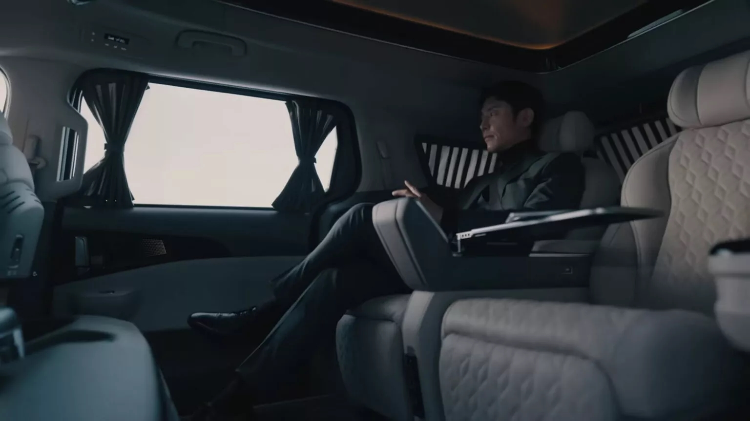 kia carnival hi limousine 2026 10