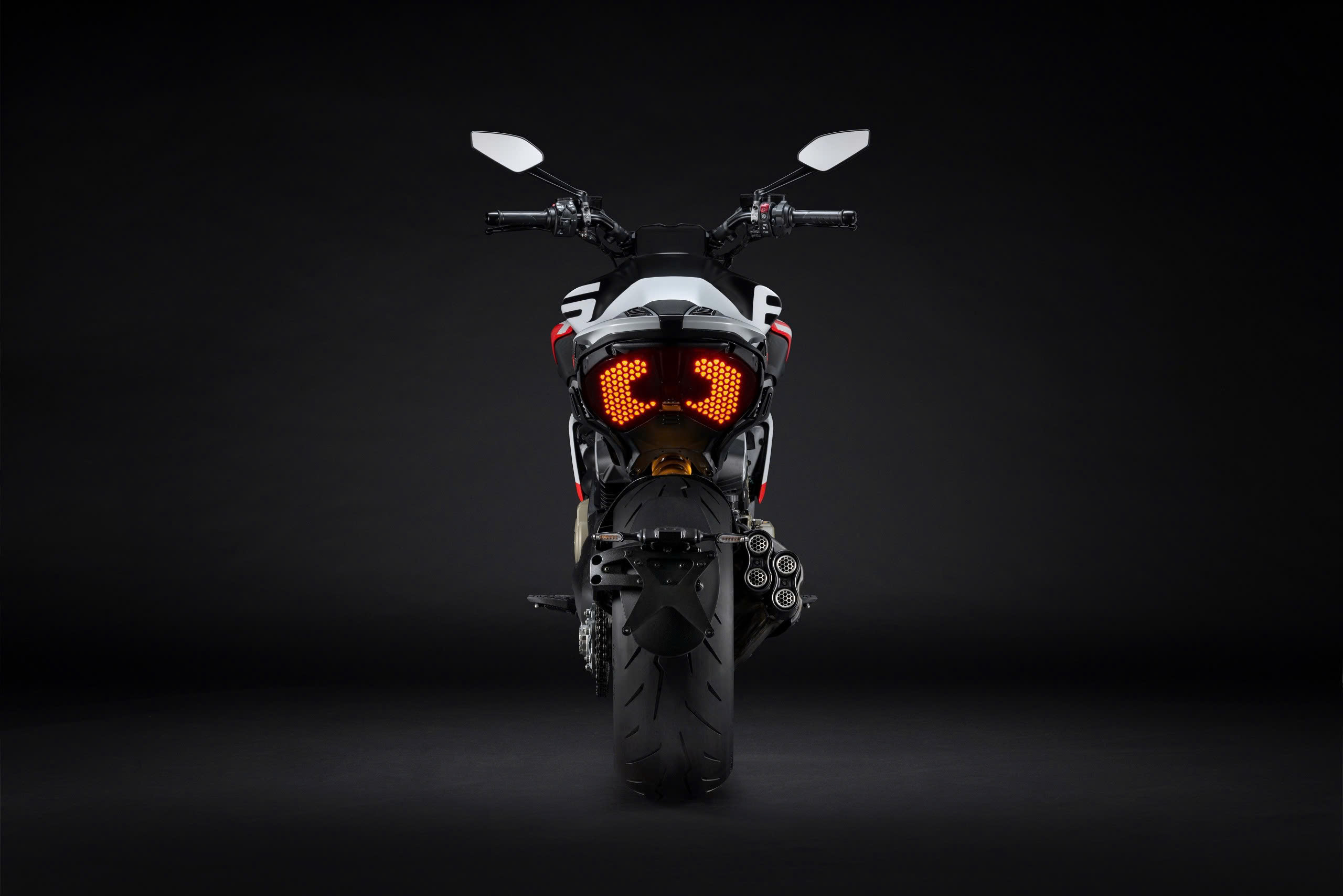 z7022833485145c673489bccc2d051d32806be030efd0a