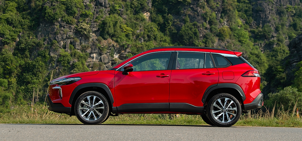 toyota corolla cross 2