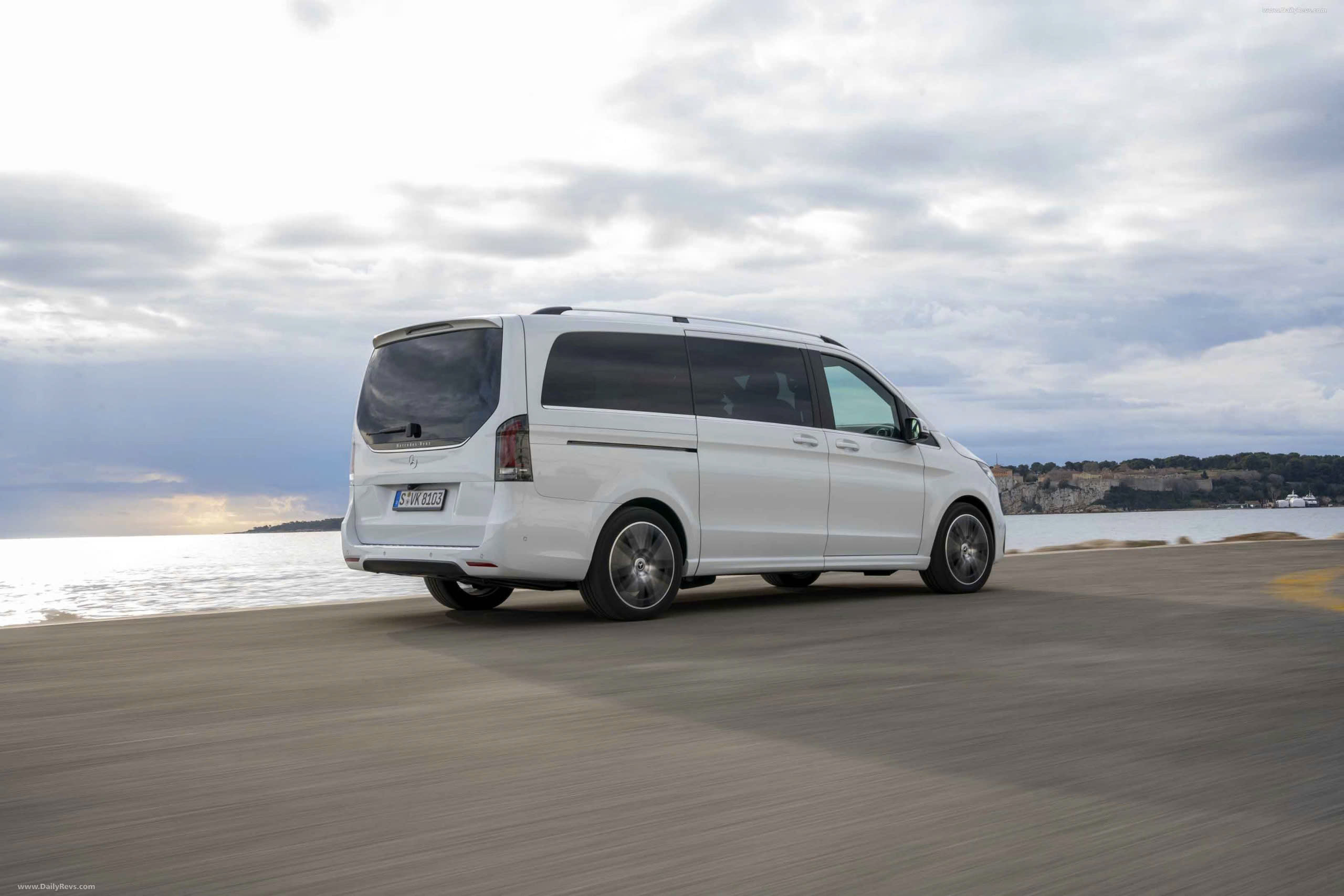 mercedes benz v class 4