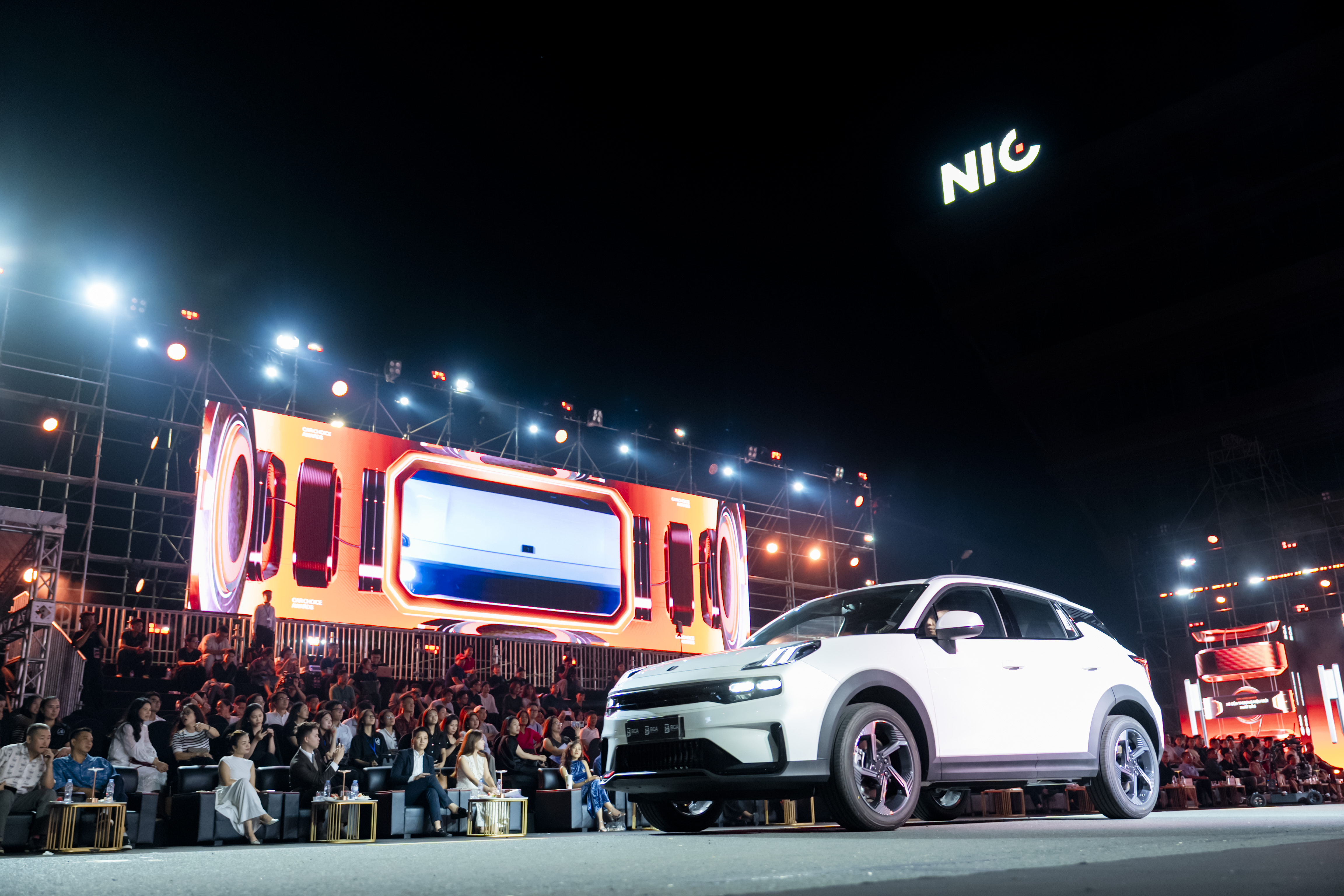Chùm ảnh và khoảnh khắc mong chờ nhất lúc này tại CCA25: 13 giải, màn carwalk ấn tượng và hơn thế nữa- Ảnh 14. Chùm ảnh và khoảnh khắc mong chờ nhất lúc này tại CCA25: 13 giải, màn carwalk ấn tượng và hơn thế nữa- Ảnh 14.