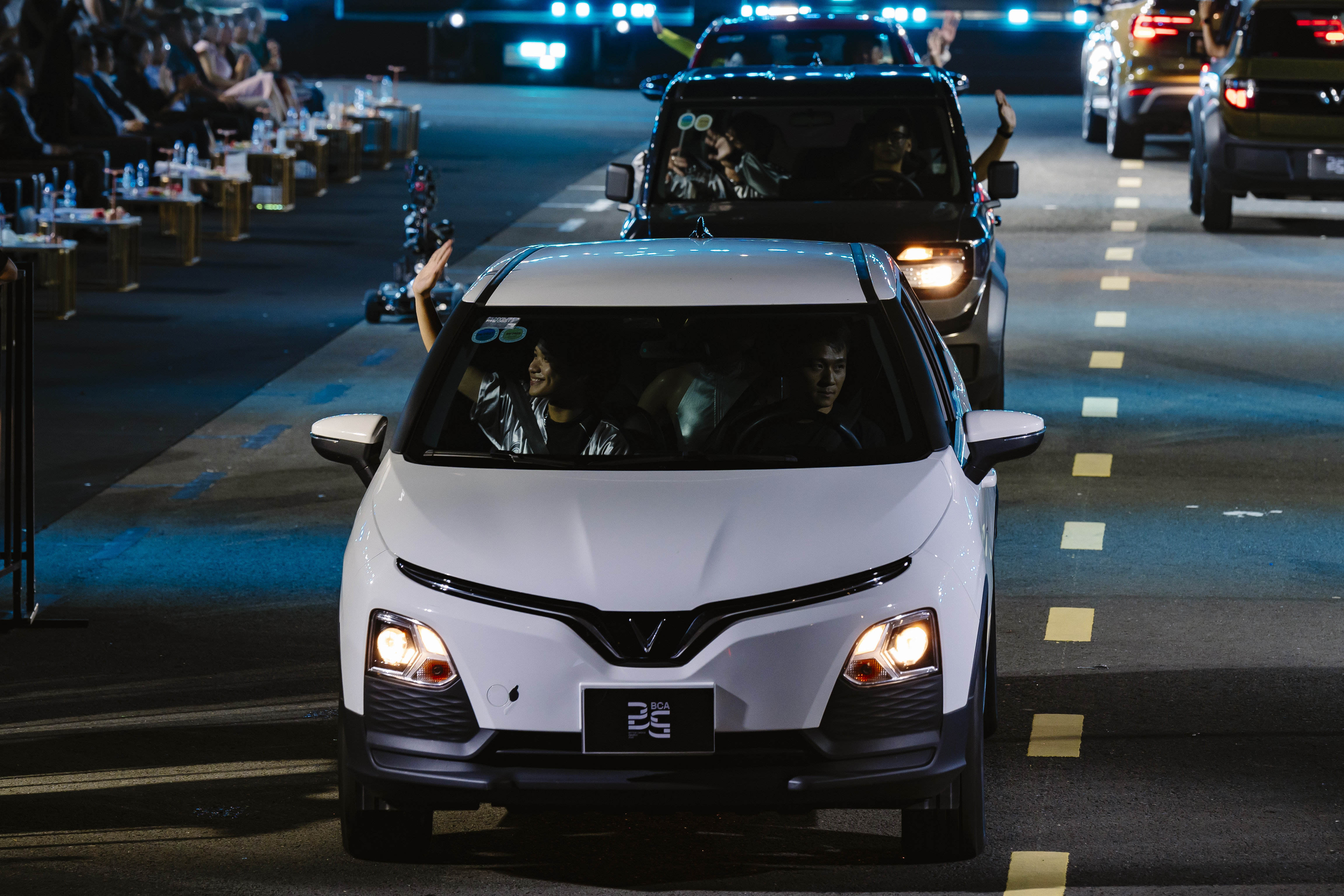 Chùm ảnh và khoảnh khắc mong chờ nhất lúc này tại CCA25: 13 giải, màn carwalk ấn tượng và hơn thế nữa- Ảnh 17. Chùm ảnh và khoảnh khắc mong chờ nhất lúc này tại CCA25: 13 giải, màn carwalk ấn tượng và hơn thế nữa- Ảnh 17.