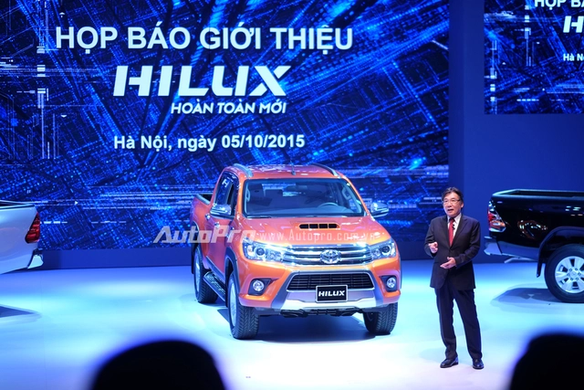 xe ban tai toyota hilux 2015 trinh lang gia tu 693 trieu dong