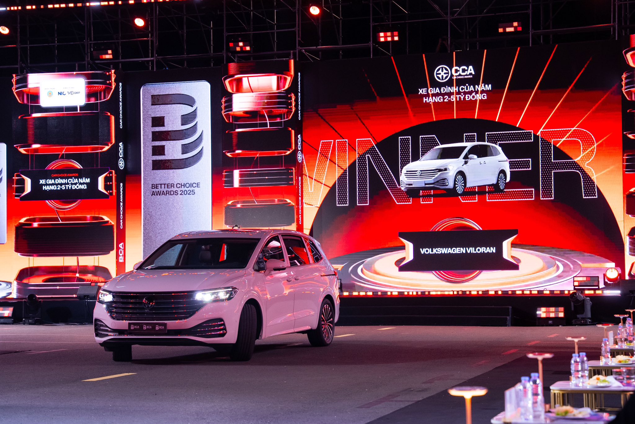 xe gia dinh volkswagen viloran 2