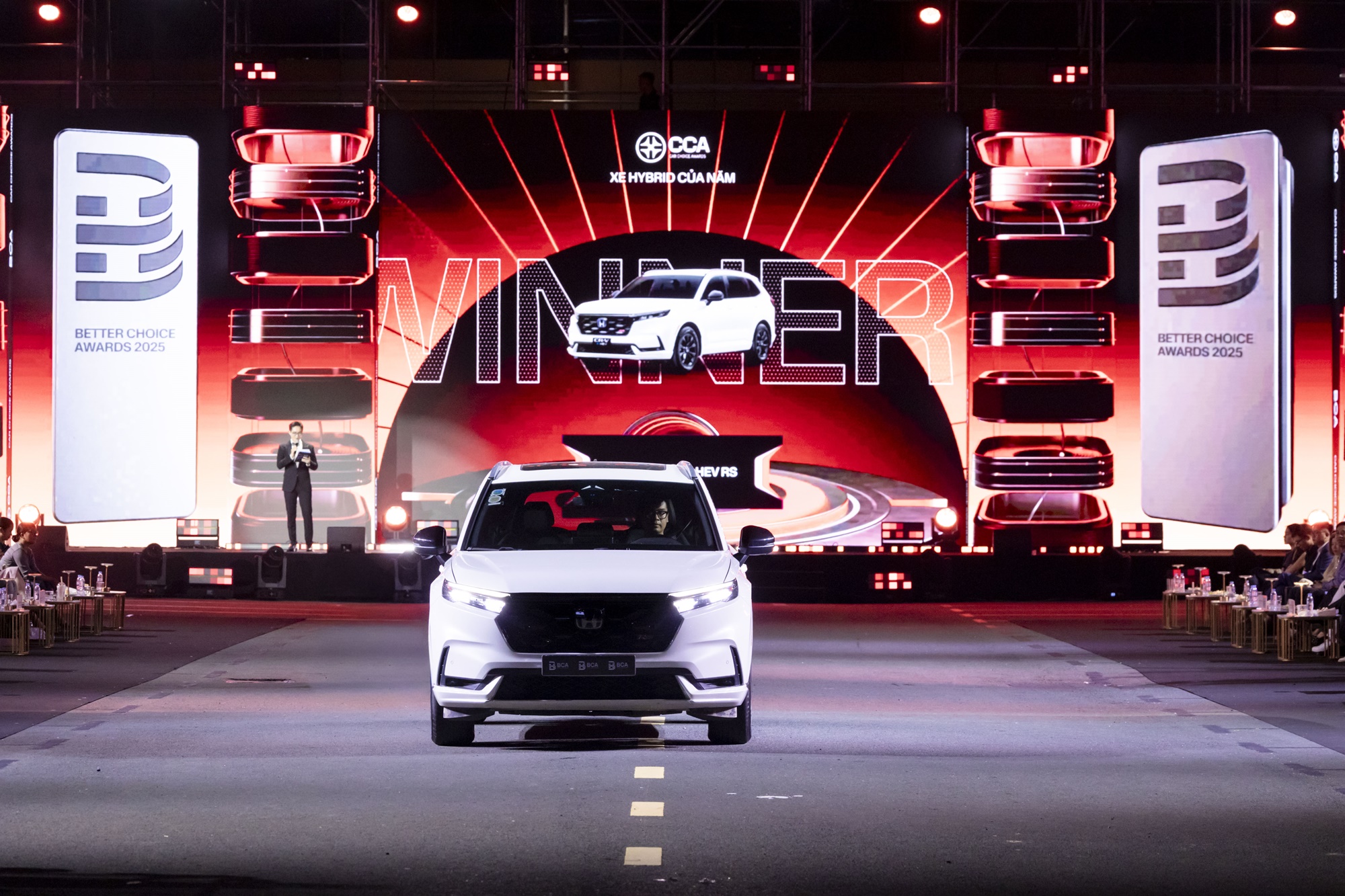 xe thuong hieu moi lynk co 06 2