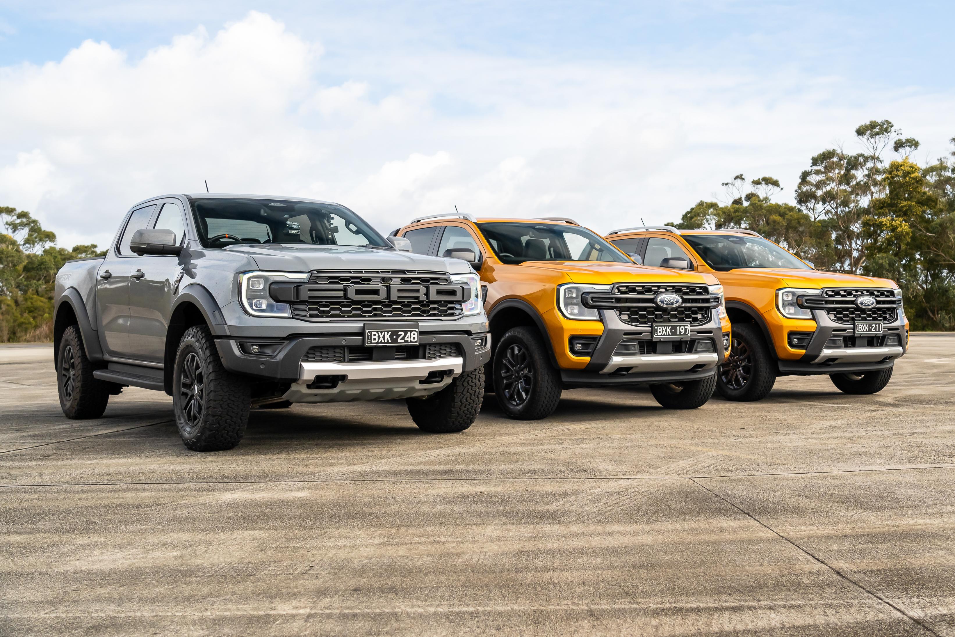 2022 ford ranger raptor wildtrak dragparison hero