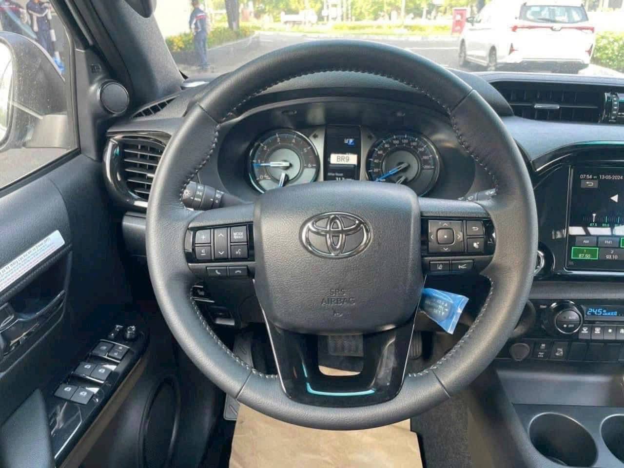 toyota hilux 3