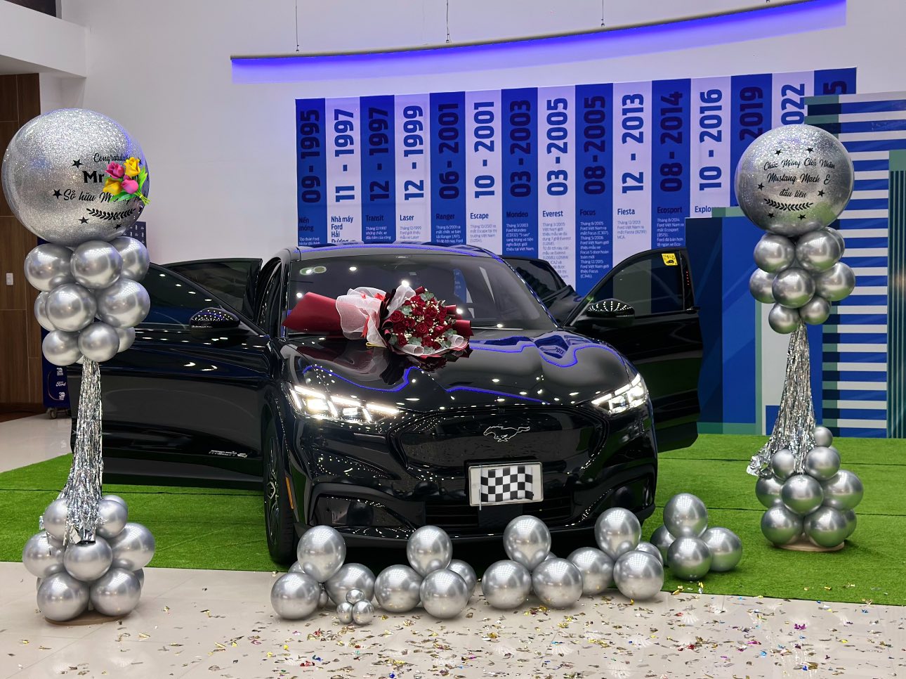 mustang mach e giao xe