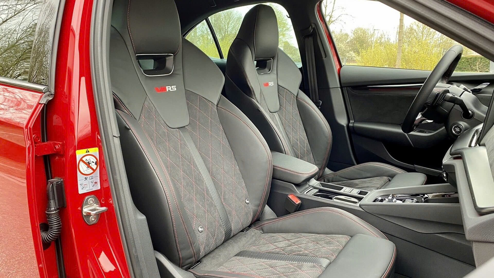 z7128280872543d7156cd1989587fe5effb17d12185a96