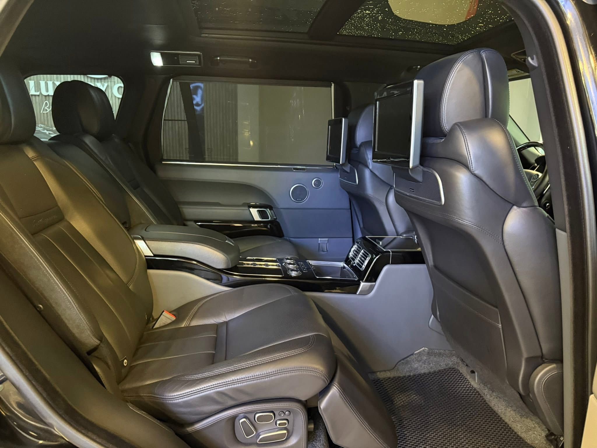 Bỏ ra 3,4 tỷ đồng, bạn sẽ nằm trong 0,000000915% dân số thế giới sở hữu chiếc Range Rover bản đặc biệt này tại Việt Nam- Ảnh 5.