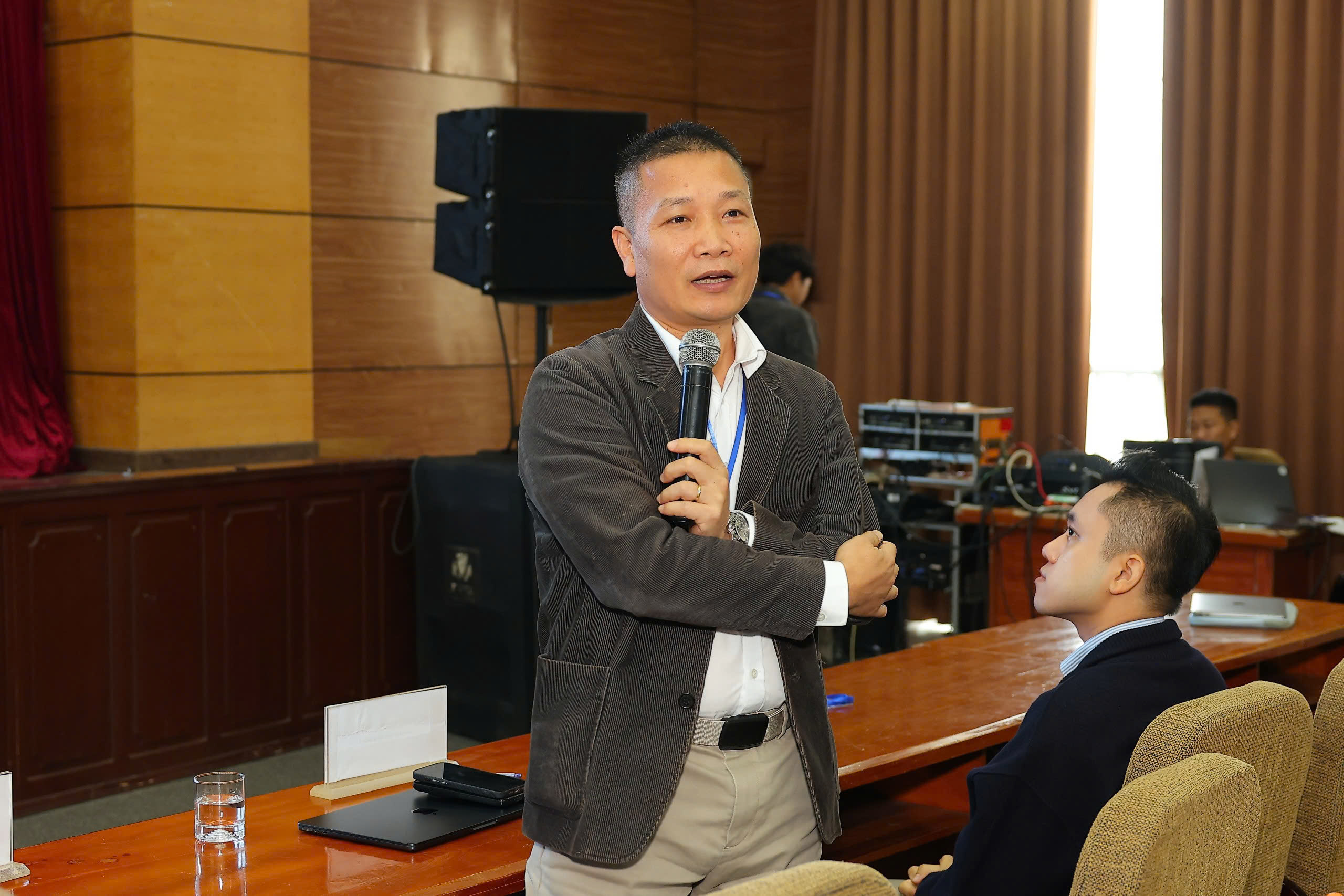 Chấm thi hùng biện Green Voices, giám khảo chia sẻ: Gen Z truyền tải sống xanh bằng ngôn ngữ 'bắt trend dễ viral'- Ảnh 4. Chấm thi hùng biện Green Voices, giám khảo chia sẻ: Gen Z truyền tải sống xanh bằng ngôn ngữ 'bắt trend dễ viral'- Ảnh 4.