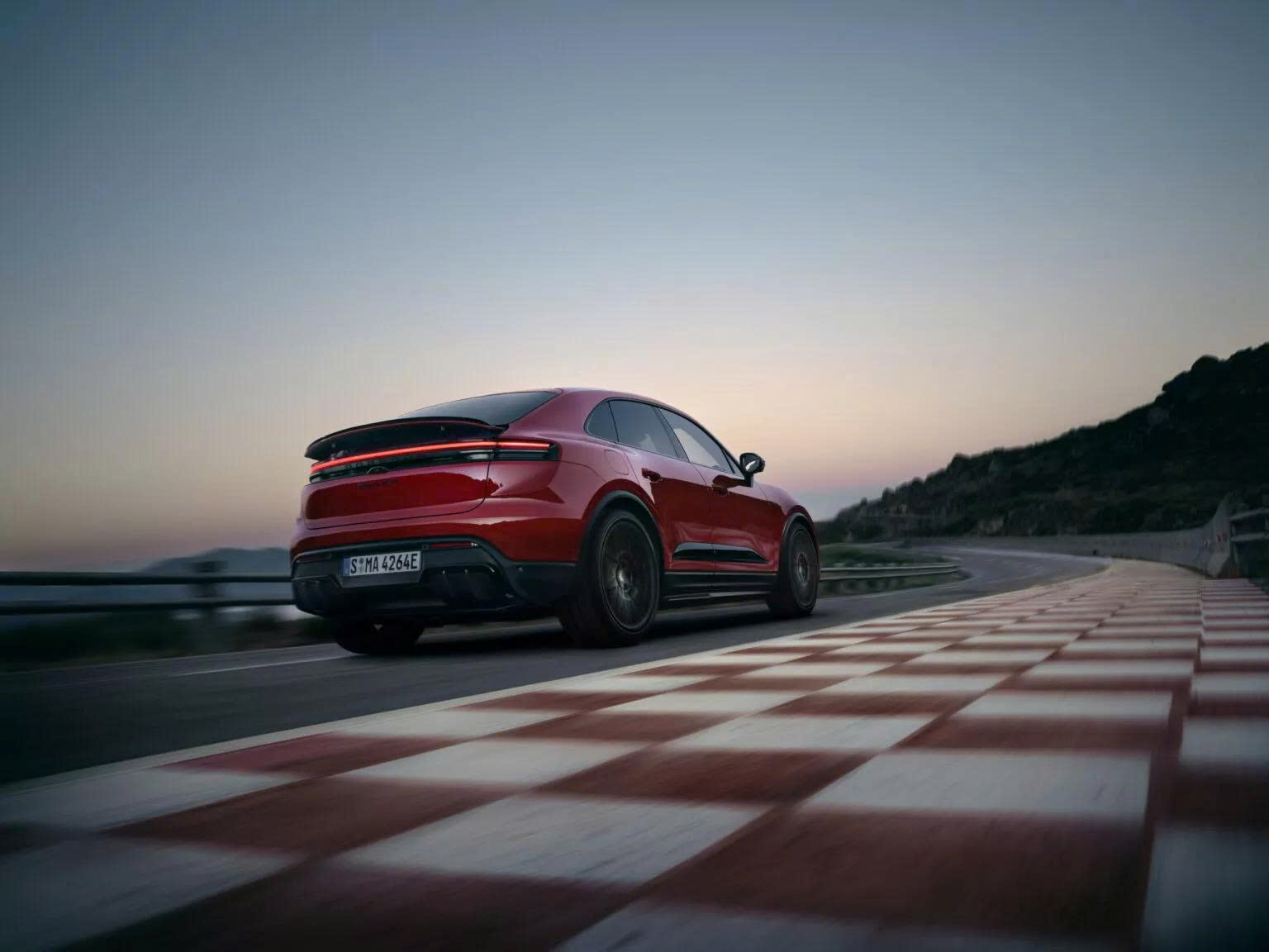 porsche macan gts 2