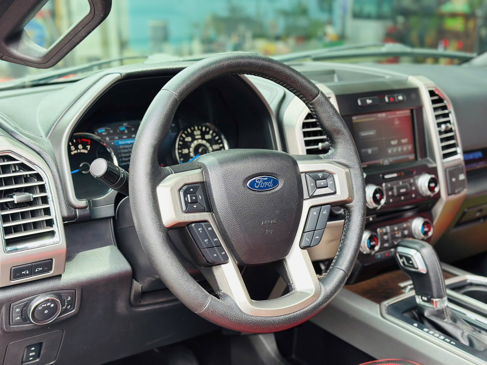 Ford F-150 2014 rao bán gần 1,7 tỷ đồng: Xe 11 năm giá hơn Ranger Raptor đời mới 400 triệu đồng nhưng máy khỏe hơn, nhiều tiện nghi- Ảnh 10.