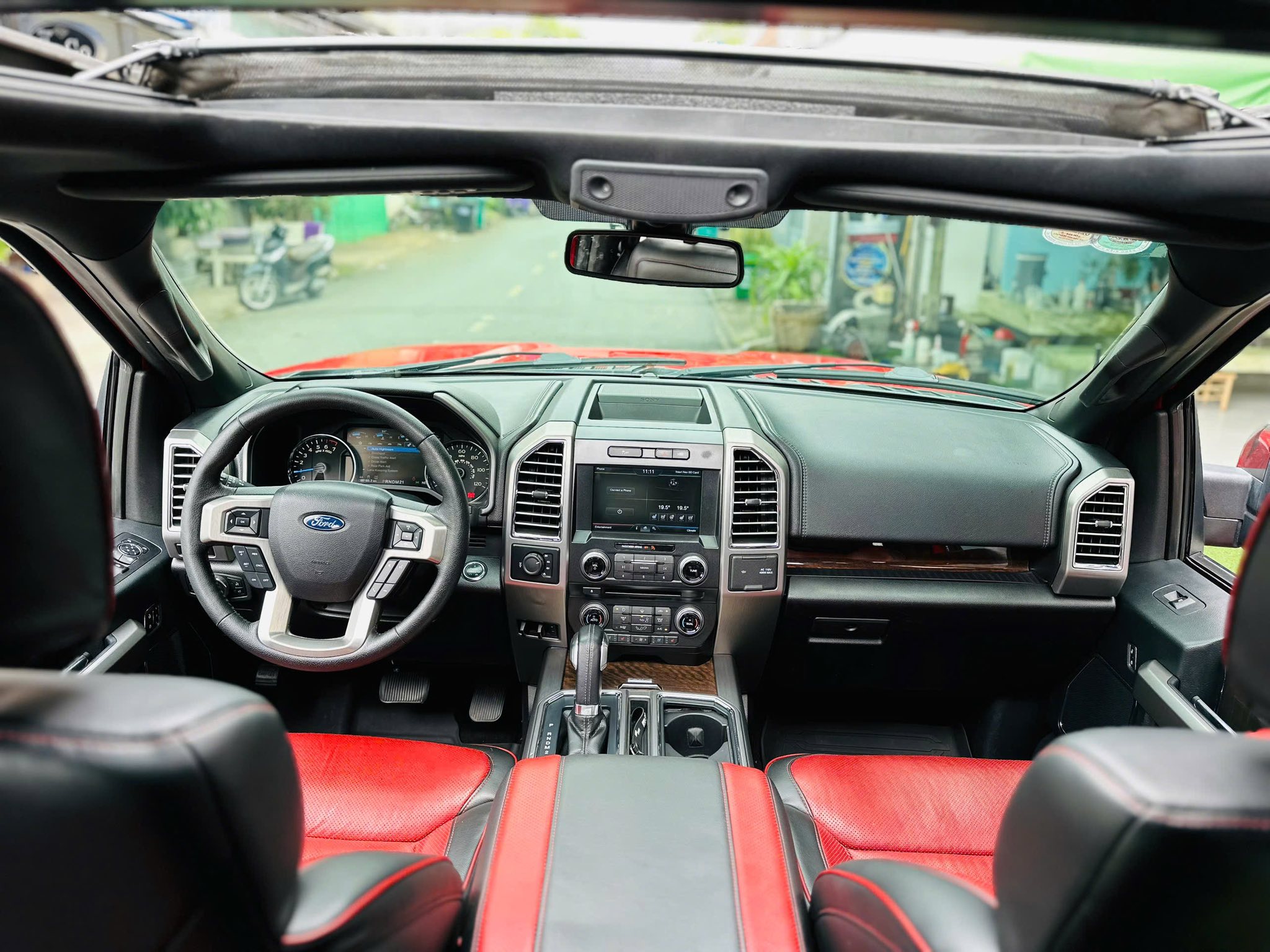 Ford F-150 2014 rao bán gần 1,7 tỷ đồng: Xe 11 năm giá hơn Ranger Raptor đời mới 400 triệu đồng nhưng máy khỏe hơn, nhiều tiện nghi- Ảnh 3.