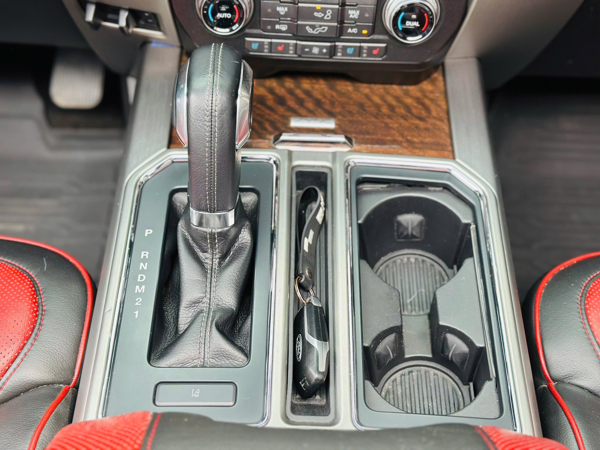 Ford F-150 2014 rao bán gần 1,7 tỷ đồng: Xe 11 năm giá hơn Ranger Raptor đời mới 400 triệu đồng nhưng máy khỏe hơn, nhiều tiện nghi- Ảnh 11.