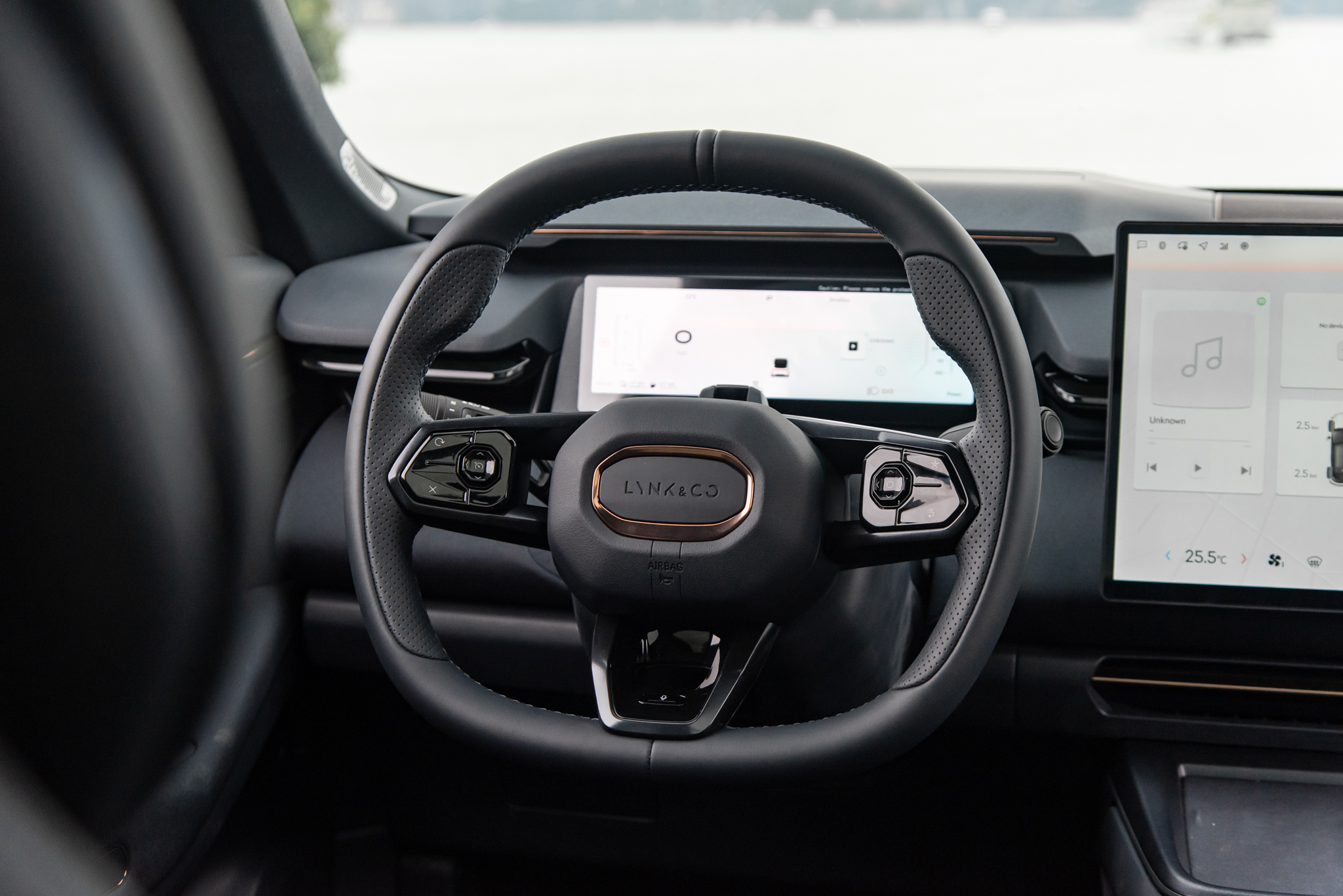 lynk co 08 review 34