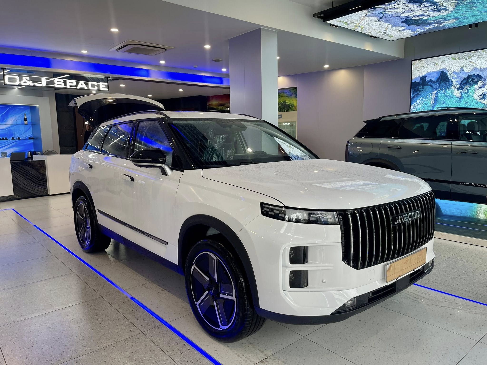 57757235729346428000578201232503969742338188n