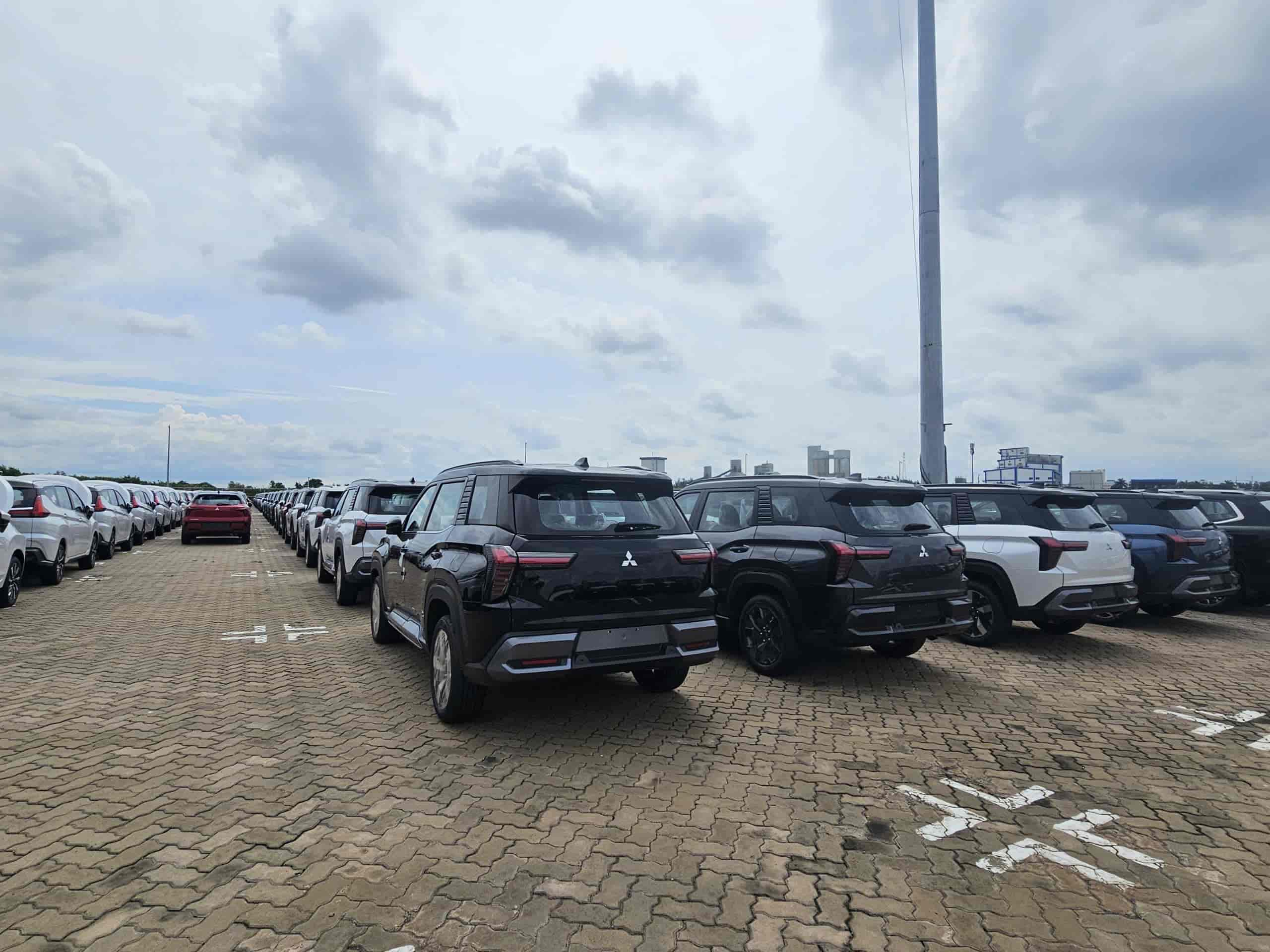 mitsubishi destinator cap cang viet nam 8