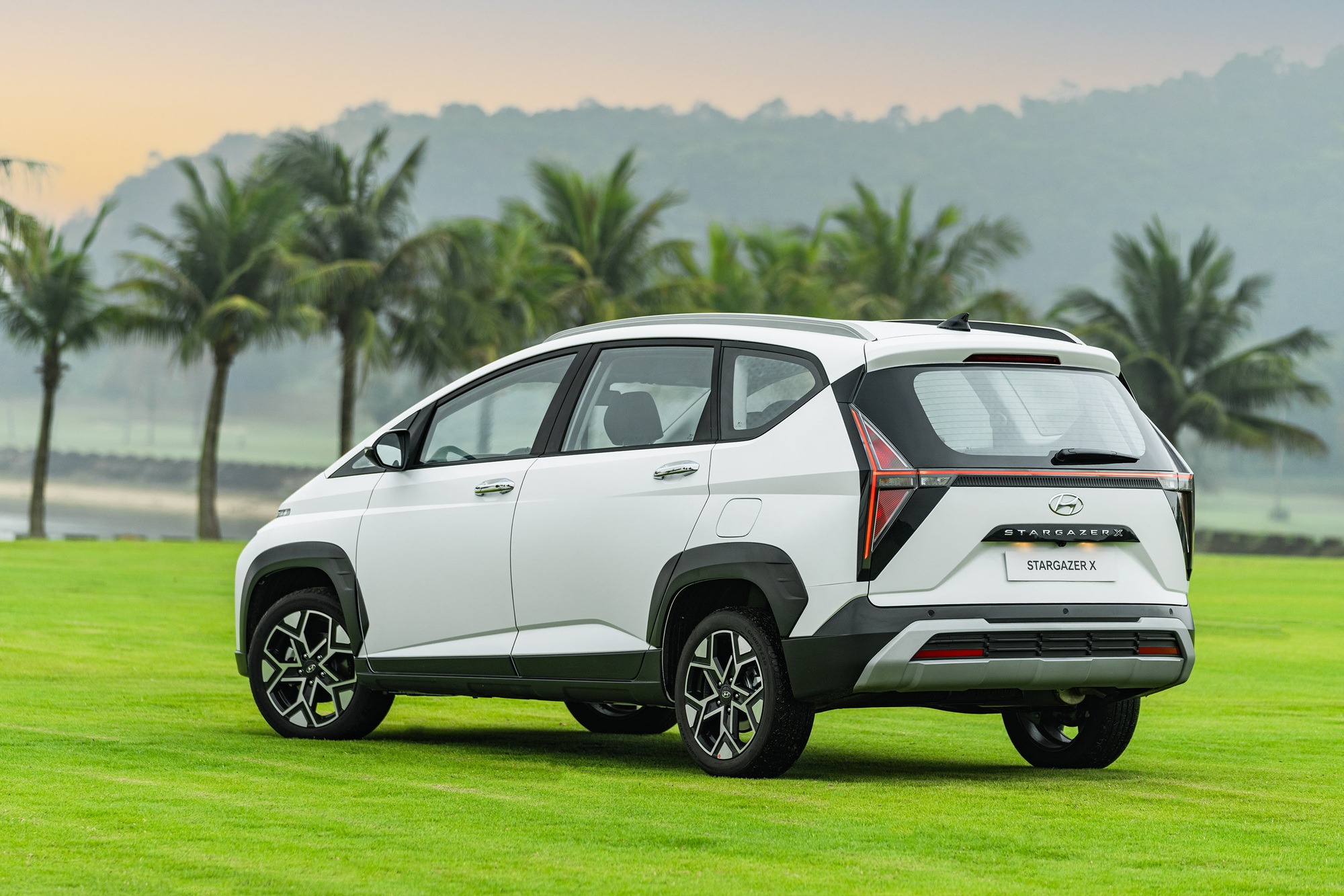 hyundai stargazer x 8 17133172973351528369711 1744881770528 174488177082662900011